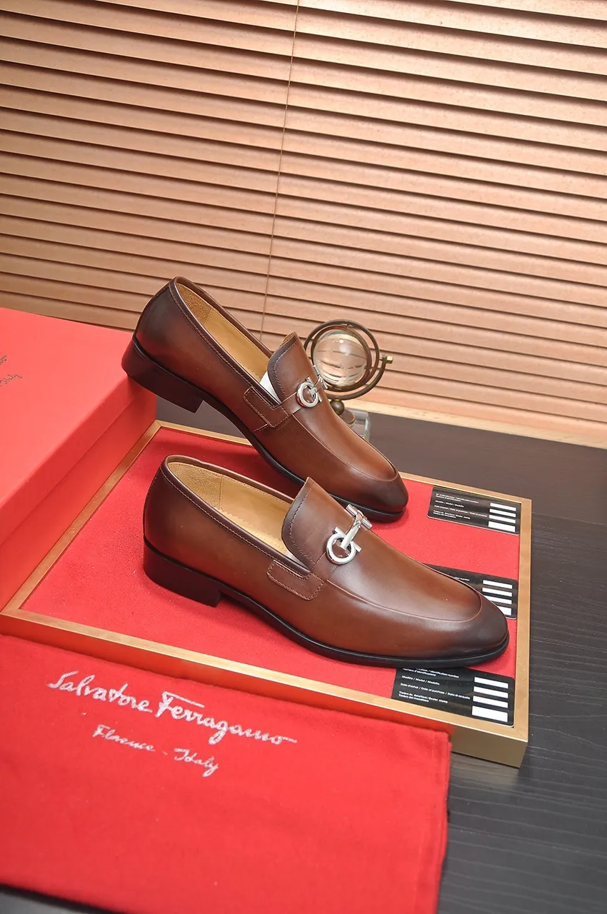 Men's shoes 💰520💶【Ferragamo/Ferragamo】The latest model in the counter. Original imported high-quality cowhide with open sides + imported 🐂 water-dyed cowhide lining + original luxury metal buckle + original combination outsole. No pressure for comparison. 38--45 (45 is custom-made and cannot be returned or exchanged)